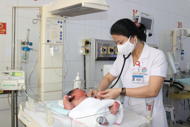 Hy hữu: Mổ đẻ thành công thai nhi nặng hơn 6kg  - Ảnh 2.