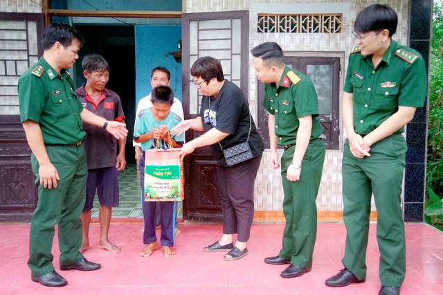 Đêm hội trăng Rằm yêu thương nơi vùng biên A Lưới - Ảnh 4.