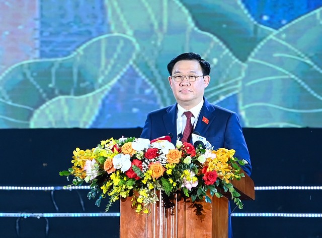 Chủ tịch Quốc Hội Vương Đình Huệ dự lễ kỷ niệm 60 năm thành lập Thành phố Vinh và 235 Phượng hoàng Trung Đô - Ảnh 3.