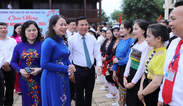 Phó Chủ tịch nước Võ Thị Ánh Xuân thăm cô giáo không tay ở Thanh Hóa - Ảnh 2.