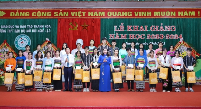 Phó Chủ tịch nước Võ Thị Ánh Xuân thăm cô giáo không tay ở Thanh Hóa - Ảnh 4.