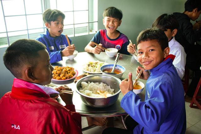 CHIN-SU tài trợ “Một triệu bữa cơm có thịt” cho trẻ vùng cao - Ảnh 4.