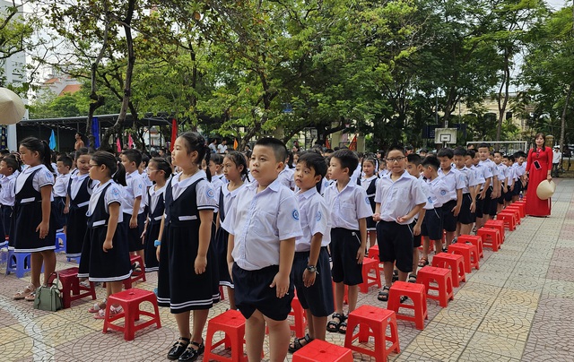 Hơn 2 triệu học sinh các tỉnh miền Trung nô nức khai giảng năm học mới - Ảnh 6.