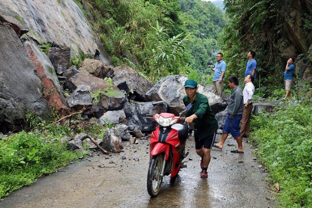 Hơn 1.100 hộ dân tại Quảng Bình bị đe dọa bởi sạt lở trong mùa mưa lũ - Ảnh 2.