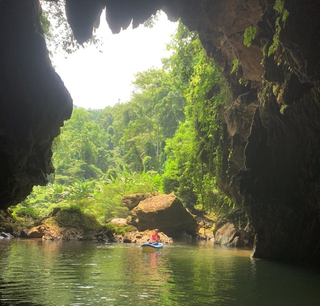 Vẻ đẹp nguyên sơ của hang động mới được phát hiện ở Quảng Bình - Ảnh 2.