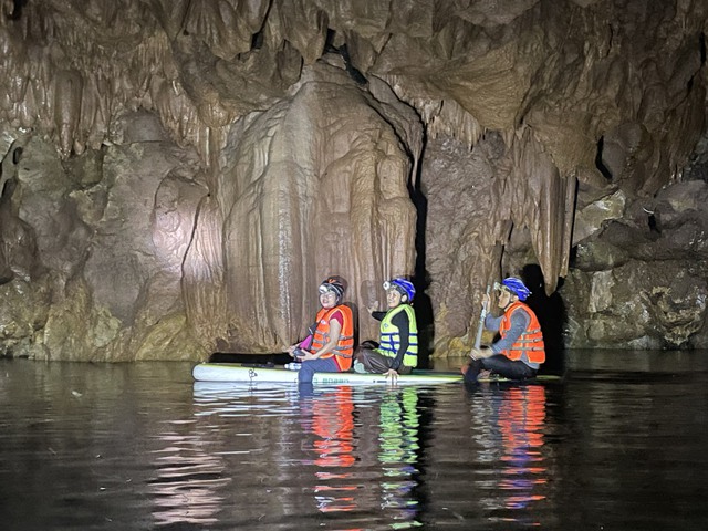 Vẻ đẹp nguyên sơ của hang động mới được phát hiện ở Quảng Bình - Ảnh 6.
