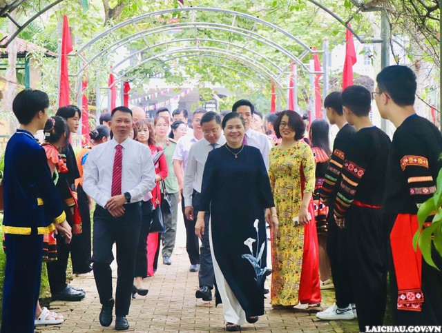 Trên 151.000 học sinh tỉnh Lai Châu bước vào năm học mới 2023 - 2024 - Ảnh 2.
