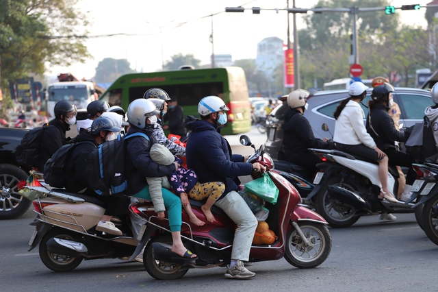 Kết thúc kỳ nghỉ Tết, giao thông cửa ngõ Thủ đô 'tăng nhiệt'- Ảnh 9.