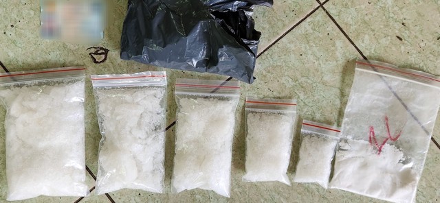 Triệt phá nhóm đối tượng vận chuyển 1kg ma túy từ Tiền Giang lên Lâm Đồng tiêu thụ- Ảnh 1.