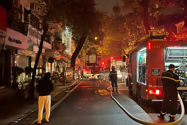 Cháy nhà ở phố cổ Hà Nội khiến 4 người trong gia đình tử vong- Ảnh 1.