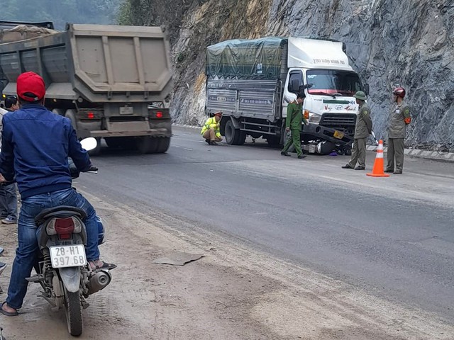 Hòa Bình liên tiếp xảy ra tai nạn giao thông có người thương vong- Ảnh 4.