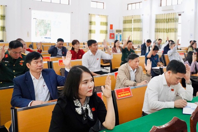 Tín nhiệm thấp không xin từ chức, một phó chủ tịch huyện ở Nghệ An bị miễn nhiệm- Ảnh 1.