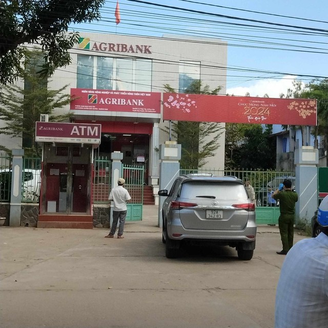 Truy bắt 2 đối tượng cướp ngân hàng ở Quảng Nam- Ảnh 1.