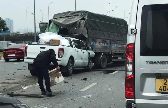 Video tai nạn giao thông liên hoàn 6 phương tiện tại Hà Nội- Ảnh 2.