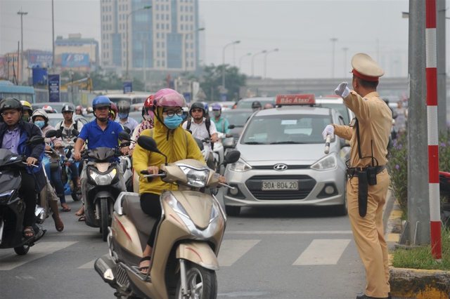 Hà Nội: Hạn chế ùn tắc giao thông kéo dài quá 30 phút trong năm 2024 - Ảnh 1.