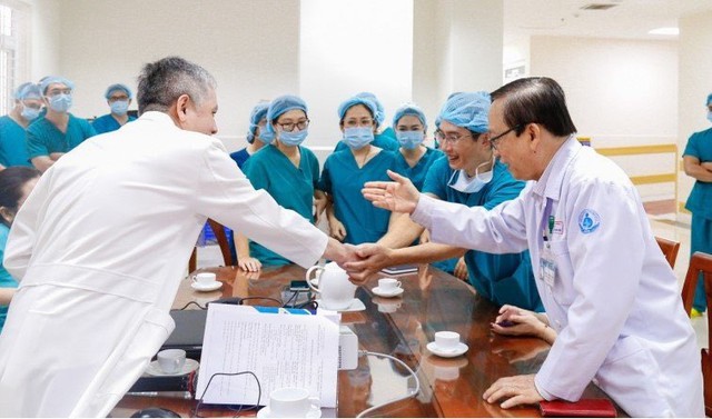 Khen thưởng đột xuất ê-kíp can thiệp tim ngay trong bào thai lần đầu tiên tại Việt Nam- Ảnh 3.