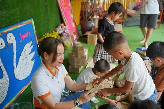 Chung tay góp sức đồng hành cùng trẻ em vùng lũ đến trường- Ảnh 3.