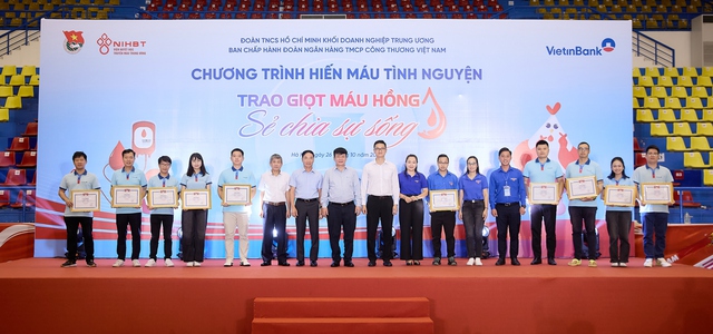 Đoàn thanh niên VietinBank tổ chức thành công chương trình hiến máu tình nguyện năm 2024- Ảnh 2.