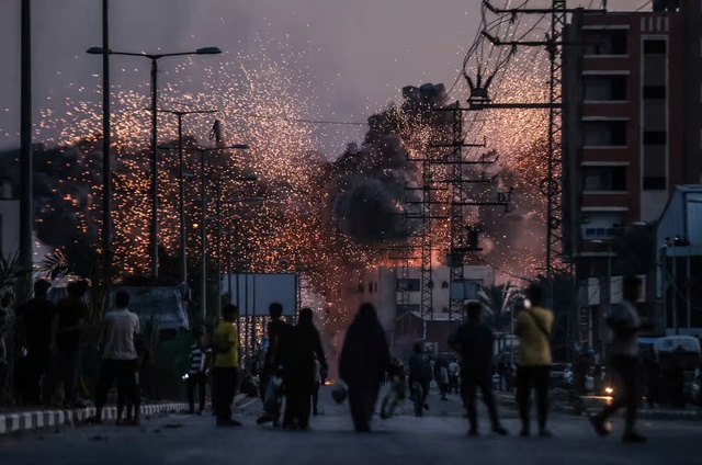 'Một năm ở Dải Gaza' qua ống kính của nhà báo bị mất 4 người thân vì bom đạn- Ảnh 10.