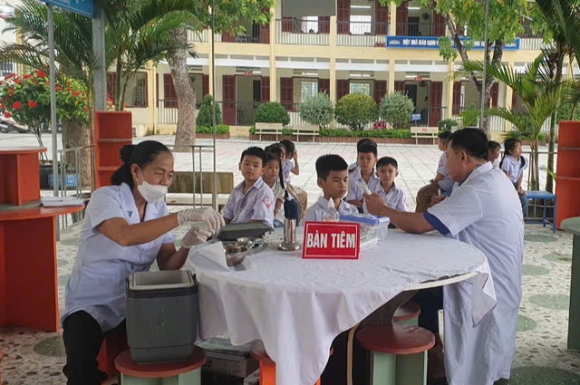 Thanh Hóa triển khai chiến dịch tiêm vaccine để phòng chống dịch sởi- Ảnh 1.