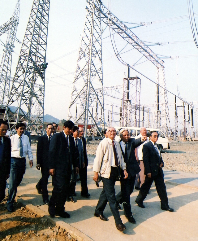 Kỷ niệm 30 năm hoàn thành đường dây 500kV Bắc - Nam mạch 1 (27/5/1994-27/5/2024): Viết tiếp bản hùng ca cách mạng tiến công thời kỳ đổi mới trên công trình đường dây 500 kV mạch 3 Quảng Trạch - Phố Nối- Ảnh 2.