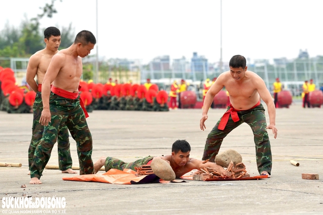 Ấn tượng màn trình diễn của  lực lượng đặc công, quân nhạc… chuẩn bị cho Triển lãm Quốc phòng - Ảnh 7.