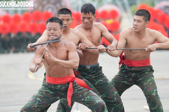 Ấn tượng màn trình diễn của  lực lượng đặc công, quân nhạc… chuẩn bị cho Triển lãm Quốc phòng - Ảnh 6.