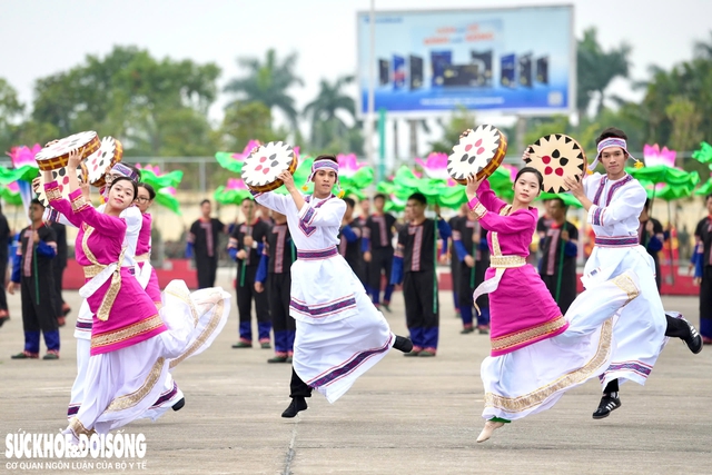 Ấn tượng màn trình diễn của  lực lượng đặc công, quân nhạc… chuẩn bị cho Triển lãm Quốc phòng - Ảnh 10.