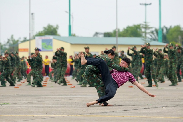 Ấn tượng màn trình diễn của  lực lượng đặc công, quân nhạc… chuẩn bị cho Triển lãm Quốc phòng - Ảnh 5.