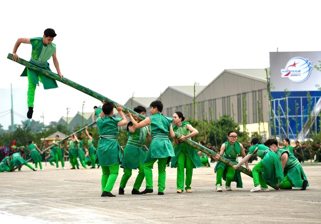 Ấn tượng màn trình diễn của  lực lượng đặc công, quân nhạc… chuẩn bị cho Triển lãm Quốc phòng - Ảnh 11.