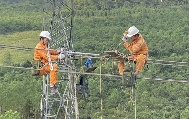 Tổng công ty Truyền tải điện Quốc gia yêu cầu các đơn vị chủ động ứng phó với áp thấp nhiệt đới và mưa lớn- Ảnh 1.