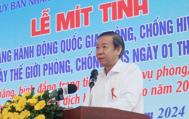 Phó giám đốc Sở Y tế TPHCM Nguyễn Văn Vĩnh Châu phát biểu tại lễ Mít tinh