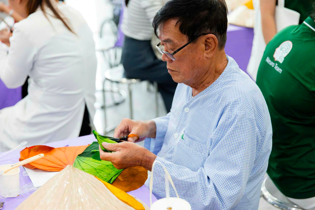 Yêu thương nối dài ký ức: 'Liều thuốc' tinh thần cho người bệnh Alzheimer- Ảnh 3.