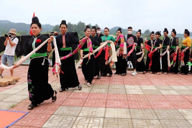 Tăng cường bảo tồn và phát huy giá trị văn hóa dân tộc làm nguồn lực quan trọng phát triển du lịch Lai Châu- Ảnh 1.