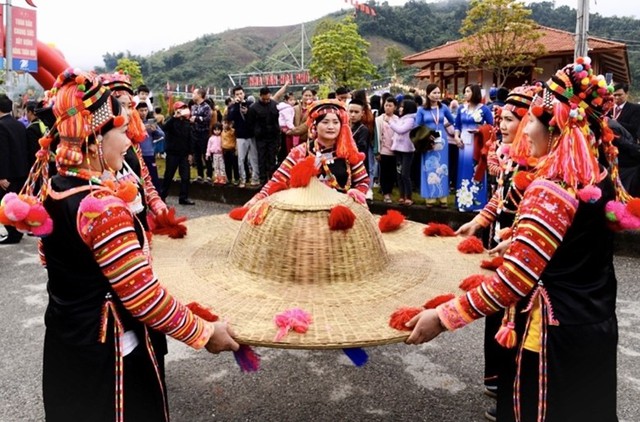 Tăng cường bảo tồn và phát huy giá trị văn hóa dân tộc làm nguồn lực quan trọng phát triển du lịch Lai Châu- Ảnh 3.