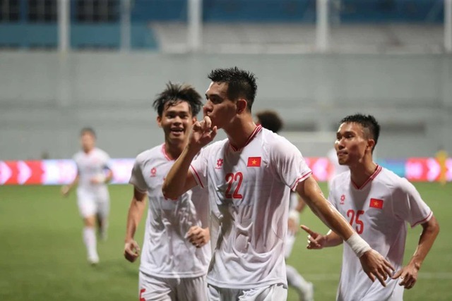 'Song sát' Xuân Son - Tiến Linh tỏa sáng, Việt Nam giành lợi thế trước Singapore- Ảnh 1.