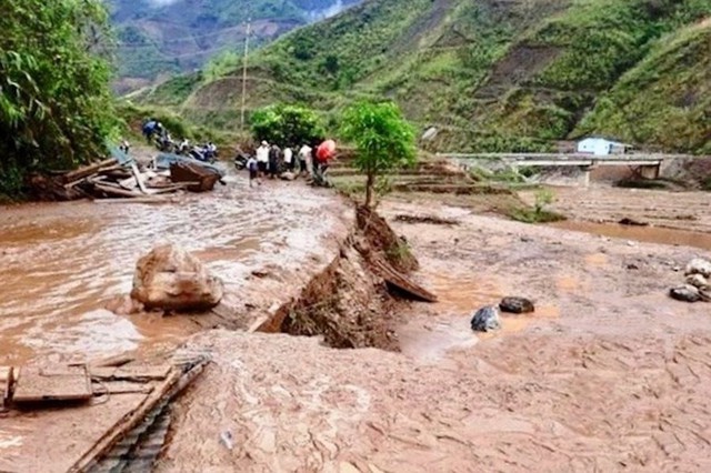 Những điểm có nguy cơ sạt lở do mưa lớn ở Trung Bộ- Ảnh 2.