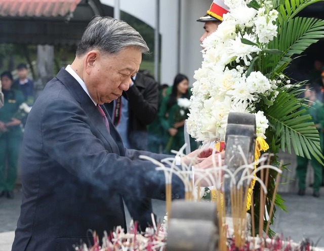 Tổng Bí thư Tô Lâm dâng hương tại Khu Di tích Quốc gia Đặc biệt Ngã ba Đồng Lộc- Ảnh 1.