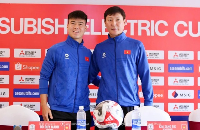 HLV Kim Sang-sik: 'Cơ hội vào chung kết đã mở nhưng 2-0 vẫn là tỷ số nguy hiểm'- Ảnh 1.