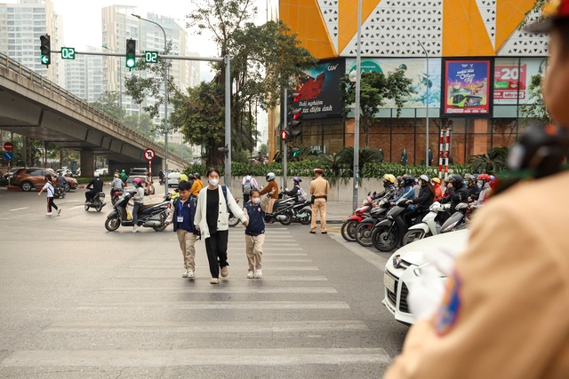 Mô hình ‘Ngã tư an toàn’ được công an Hà Nội triển khai tại những nút giao thông nào?- Ảnh 2.