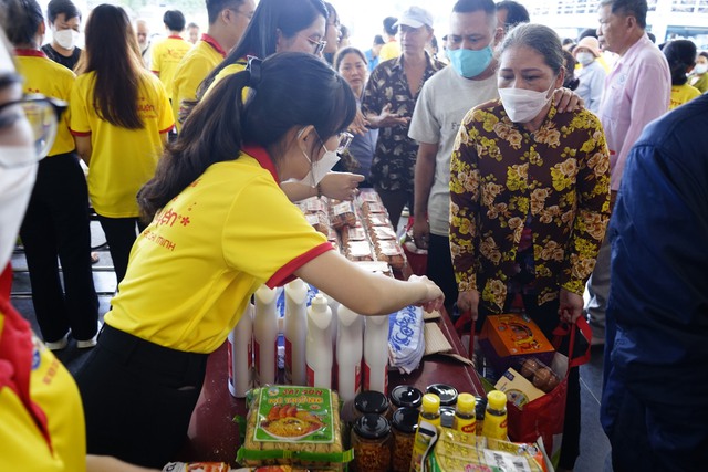 Mang 'mùa xuân' ấm áp, nghĩa tình đến với các bệnh nhân nghèo- Ảnh 1.