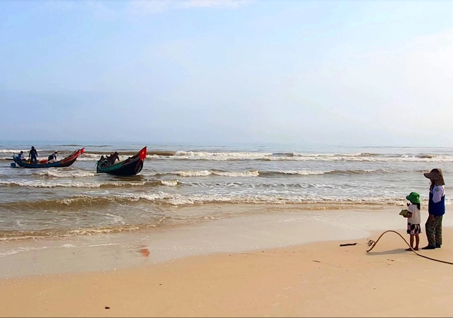 Ngư dân Quảng Bình bội thu 'lộc biển' trong chuyến ra khơi đầu năm- Ảnh 6.