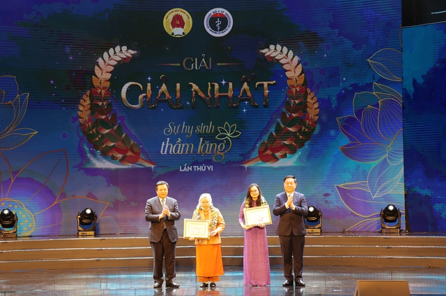 Tôn vinh Thầy thuốc Việt Nam và trao giải cuộc thi viết ''Sự hy sinh thầm lặng' lần thứ VI- Ảnh 1.