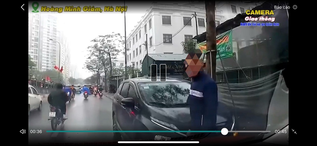 Phẫn nộ tài xế ô tô đi ngược chiều còn đe dọa người đi đường- Ảnh 3.