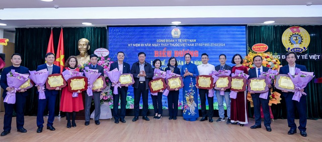 Biểu dương 12 tập thể, 37 cán bộ y tế điển hình của ngành y- Ảnh 2. Biểu dương 12 tập thể, 37 cán bộ y tế điển hình của ngành y- Ảnh 2.