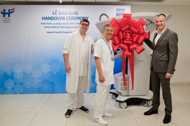 Bệnh viện Việt Pháp Hà Nội trở thành bệnh viện đầu tiên ở miền Bắc trang bị hệ thống kính vi phẫu ZEISS KINEVO 900 hiện đại- Ảnh 1.