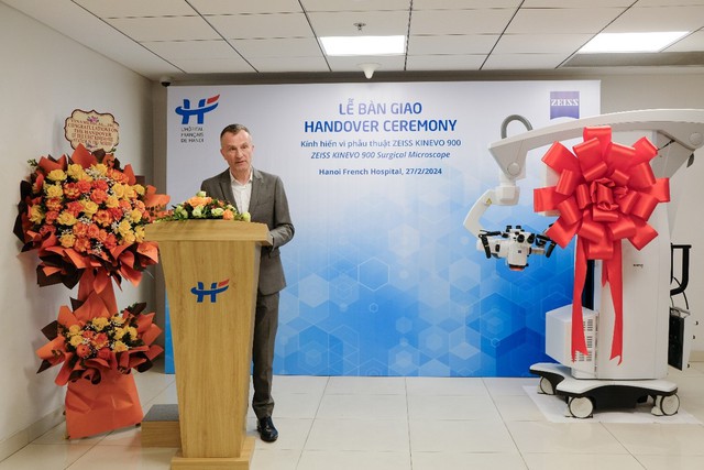 Bệnh viện Việt Pháp Hà Nội trở thành bệnh viện đầu tiên ở miền Bắc trang bị hệ thống kính vi phẫu ZEISS KINEVO 900 hiện đại- Ảnh 3.