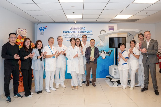 Bệnh viện Việt Pháp Hà Nội trở thành bệnh viện đầu tiên ở miền Bắc trang bị hệ thống kính vi phẫu ZEISS KINEVO 900 hiện đại- Ảnh 4.