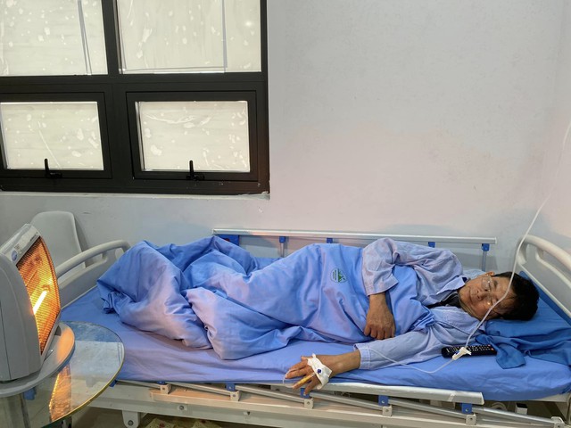 Bác sĩ, nhân viên y tế ở Hà Nội túc trực xuyên Tết, sẵn sàng cứu chữa bệnh nhân- Ảnh 1.