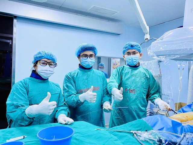 Bác sĩ, nhân viên y tế ở Hà Nội túc trực xuyên Tết, sẵn sàng cứu chữa bệnh nhân- Ảnh 6.